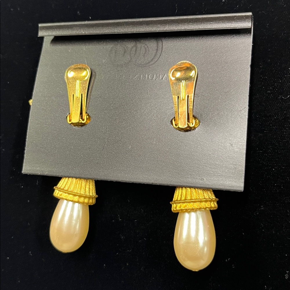 CAROLINE GRAVES VINTAGE Event Evening Gold Leaf Pearl Drop Clip-On Earrings - Picture 4 of 14